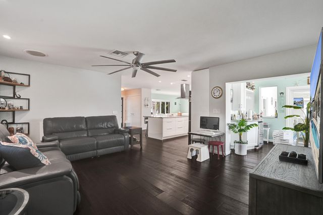 820 SE 6TH Avenue, Pompano Beach, FL 33060