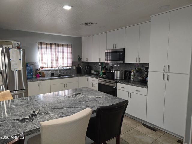 428 N 68th Avenue 233, Phoenix, AZ 85043