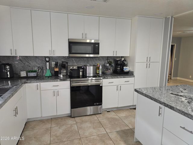 428 N 68th Avenue 233, Phoenix, AZ 85043