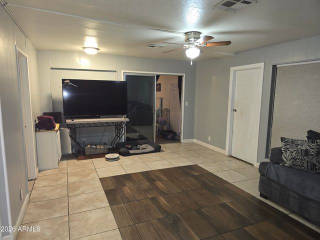 428 N 68th Avenue 233, Phoenix, AZ 85043