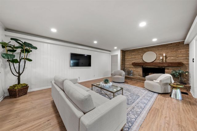 1701 Royal Oaks Drive, Waco, TX 76710