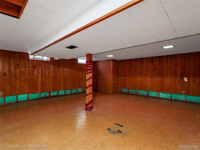32152 Anita Drive, Westland, MI 48185