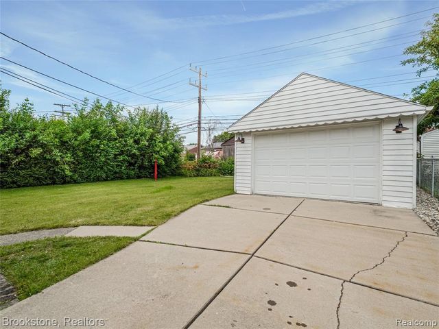 32152 Anita Drive, Westland, MI 48185