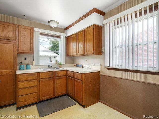32152 Anita Drive, Westland, MI 48185
