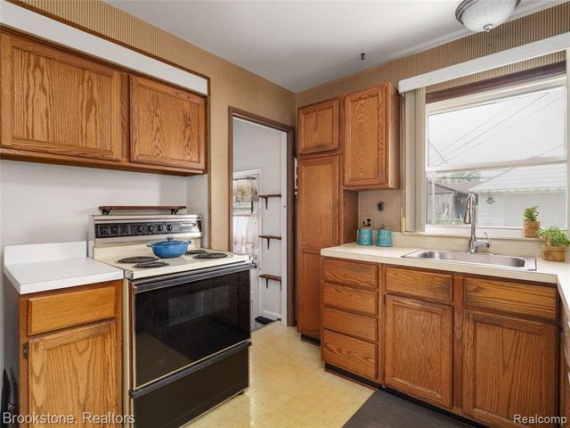 32152 Anita Drive, Westland, MI 48185