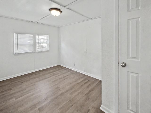 2033 N Taylor Avenue, Springfield, MO 65803