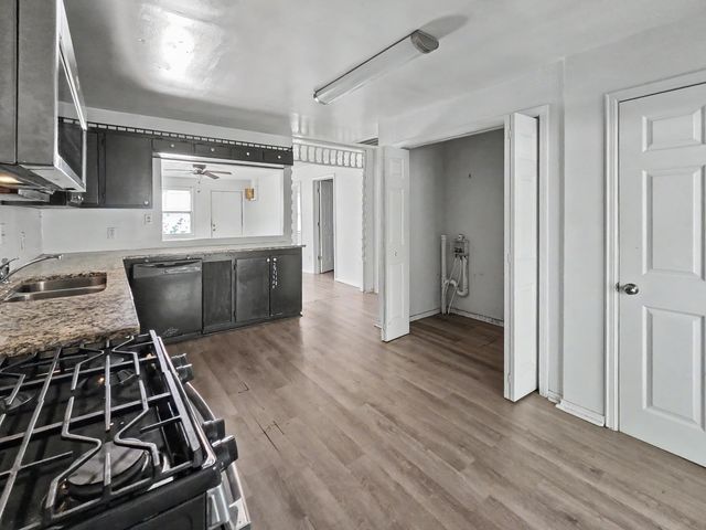 2033 N Taylor Avenue, Springfield, MO 65803