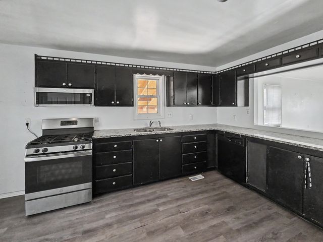 2033 N Taylor Avenue, Springfield, MO 65803