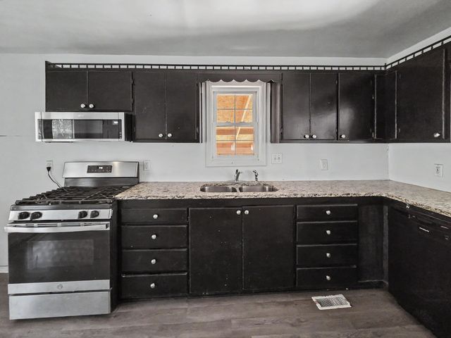 2033 N Taylor Avenue, Springfield, MO 65803