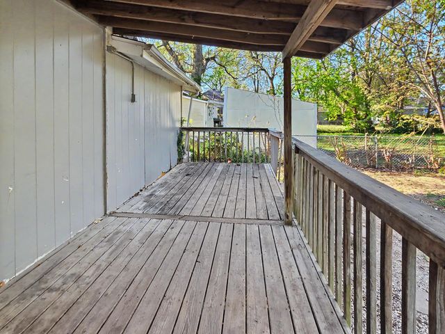 2033 N Taylor Avenue, Springfield, MO 65803