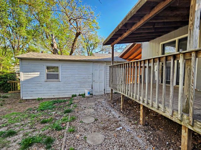 2033 N Taylor Avenue, Springfield, MO 65803