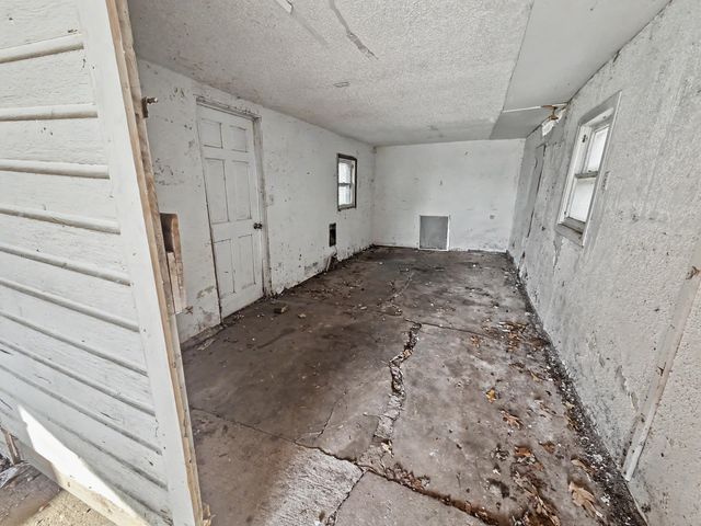 2033 N Taylor Avenue, Springfield, MO 65803