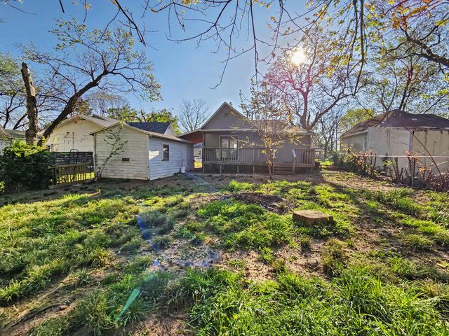 2033 N Taylor Avenue, Springfield, MO 65803