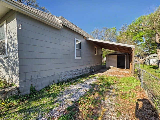 2033 N Taylor Avenue, Springfield, MO 65803