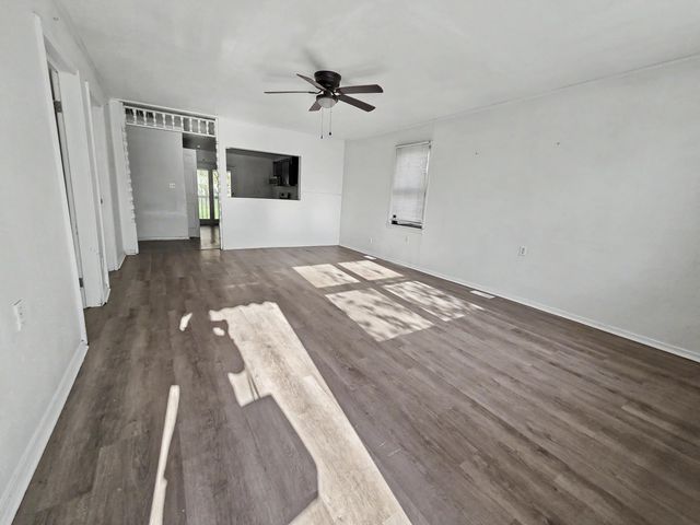 2033 N Taylor Avenue, Springfield, MO 65803