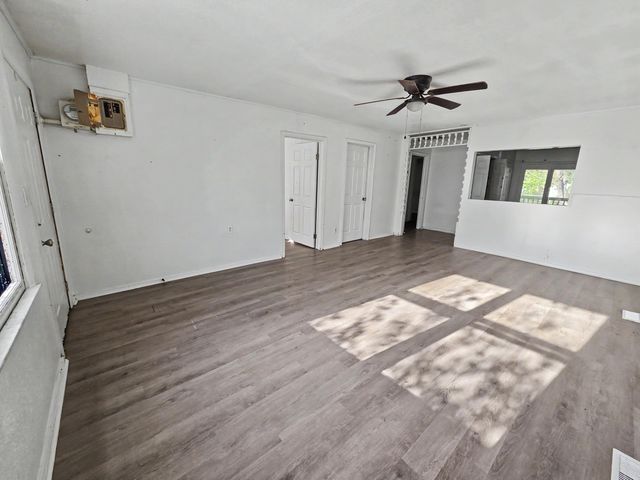 2033 N Taylor Avenue, Springfield, MO 65803