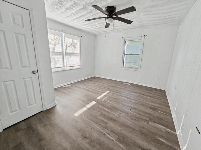 2033 N Taylor Avenue, Springfield, MO 65803