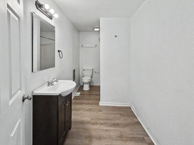 2033 N Taylor Avenue, Springfield, MO 65803