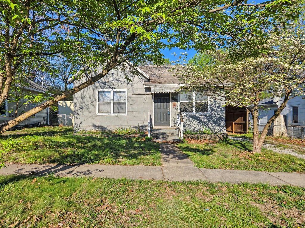 2033 N Taylor Avenue, Springfield, MO 65803