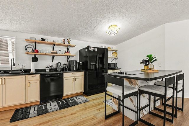 710 Edgecreek Drive, Wayland, MI 49348