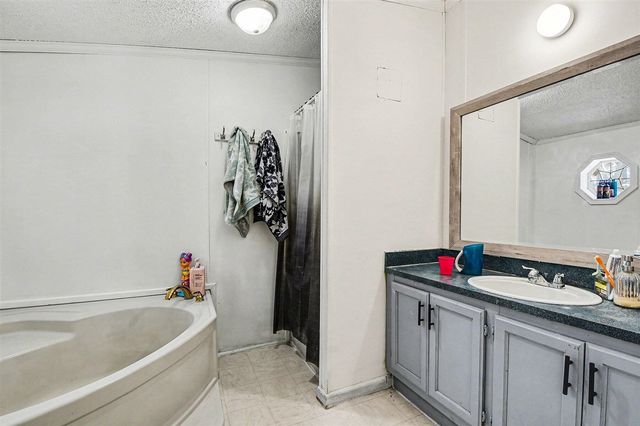 710 Edgecreek Drive, Wayland, MI 49348