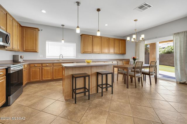 8241 N Stonehill Drive, Tucson, AZ 85743