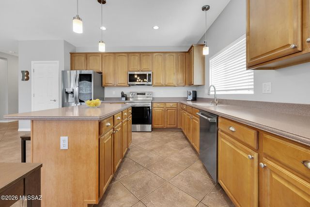 8241 N Stonehill Drive, Tucson, AZ 85743