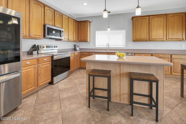 8241 N Stonehill Drive, Tucson, AZ 85743