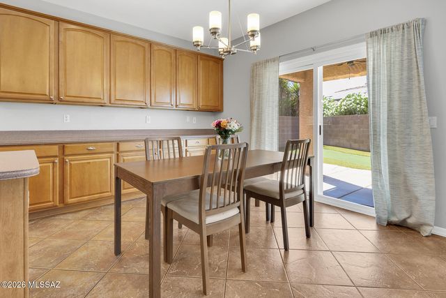 8241 N Stonehill Drive, Tucson, AZ 85743