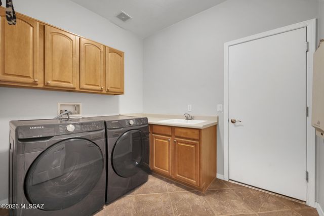 8241 N Stonehill Drive, Tucson, AZ 85743