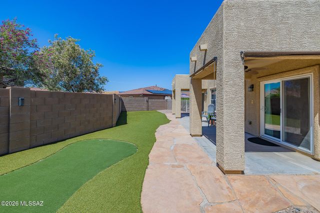 8241 N Stonehill Drive, Tucson, AZ 85743