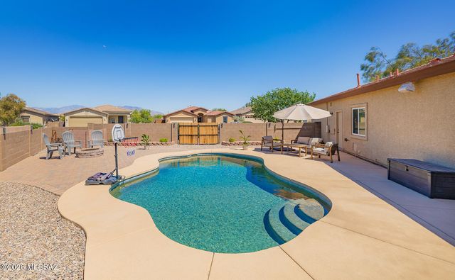 8241 N Stonehill Drive, Tucson, AZ 85743
