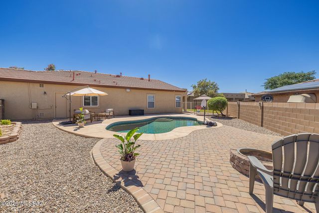 8241 N Stonehill Drive, Tucson, AZ 85743