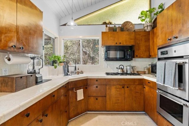 24873 Edelweiss, Crestline, CA 92325