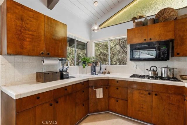 24873 Edelweiss, Crestline, CA 92325