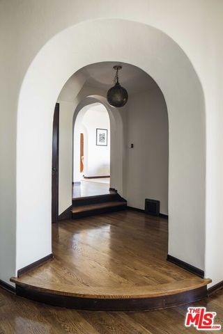 216 Notteargenta Road, Pacific Palisades (los Angeles), CA 90272