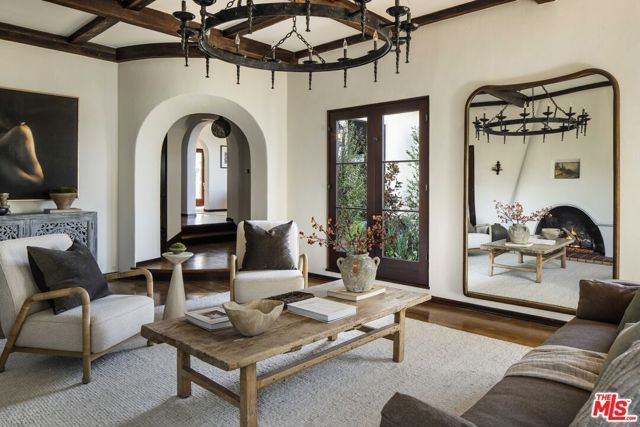 216 Notteargenta Road, Pacific Palisades (los Angeles), CA 90272