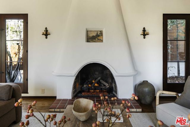 216 Notteargenta Road, Pacific Palisades (los Angeles), CA 90272