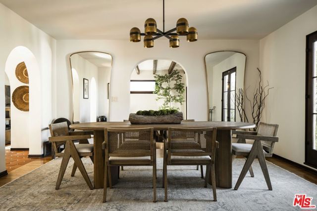 216 Notteargenta Road, Pacific Palisades (los Angeles), CA 90272