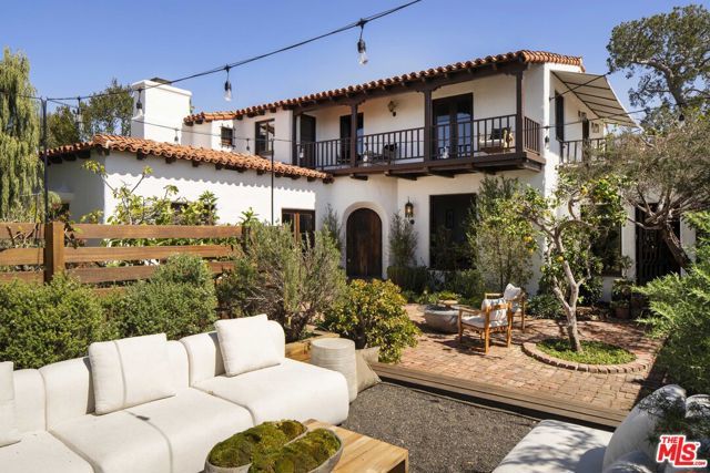 216 Notteargenta Road, Pacific Palisades (los Angeles), CA 90272