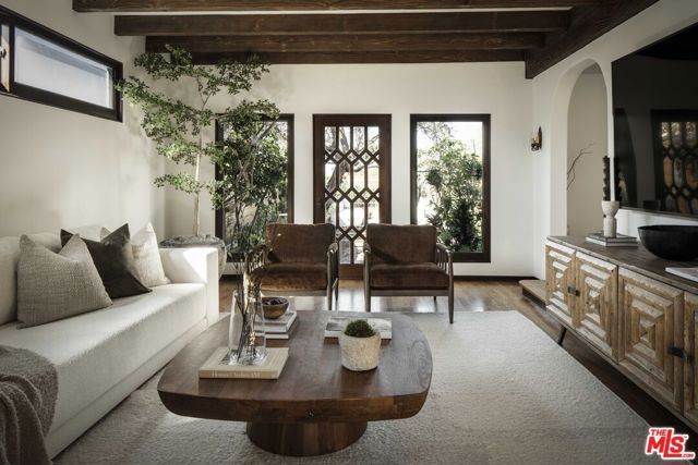 216 Notteargenta Road, Pacific Palisades (los Angeles), CA 90272