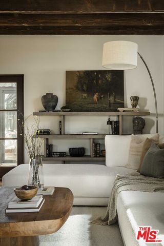 216 Notteargenta Road, Pacific Palisades (los Angeles), CA 90272