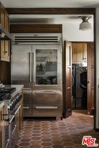 216 Notteargenta Road, Pacific Palisades (los Angeles), CA 90272