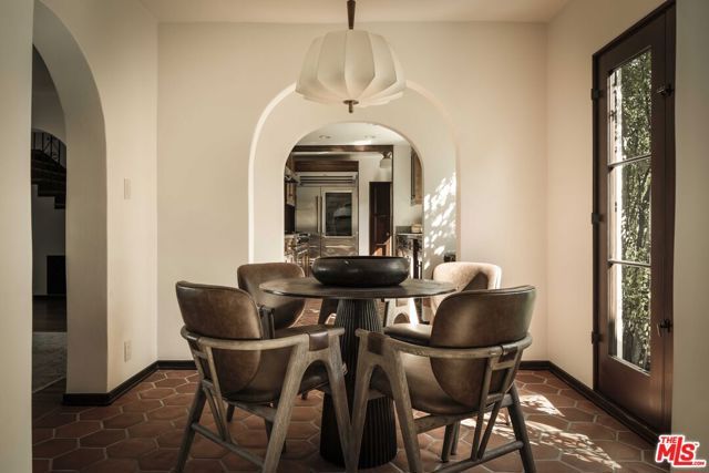 216 Notteargenta Road, Pacific Palisades (los Angeles), CA 90272