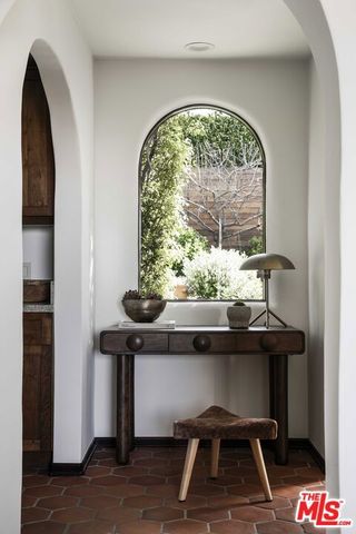 216 Notteargenta Road, Pacific Palisades (los Angeles), CA 90272