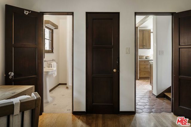 216 Notteargenta Road, Pacific Palisades (los Angeles), CA 90272