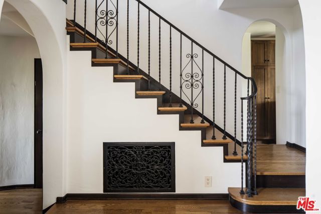 216 Notteargenta Road, Pacific Palisades (los Angeles), CA 90272