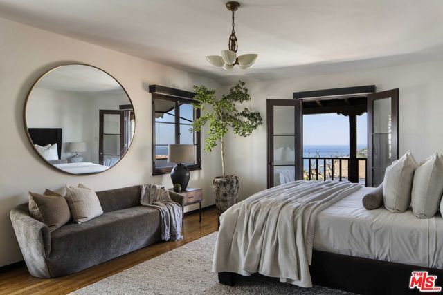 216 Notteargenta Road, Pacific Palisades (los Angeles), CA 90272