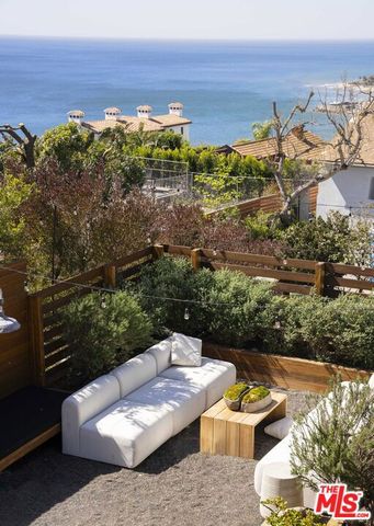 216 Notteargenta Road, Pacific Palisades (los Angeles), CA 90272