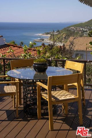 216 Notteargenta Road, Pacific Palisades (los Angeles), CA 90272